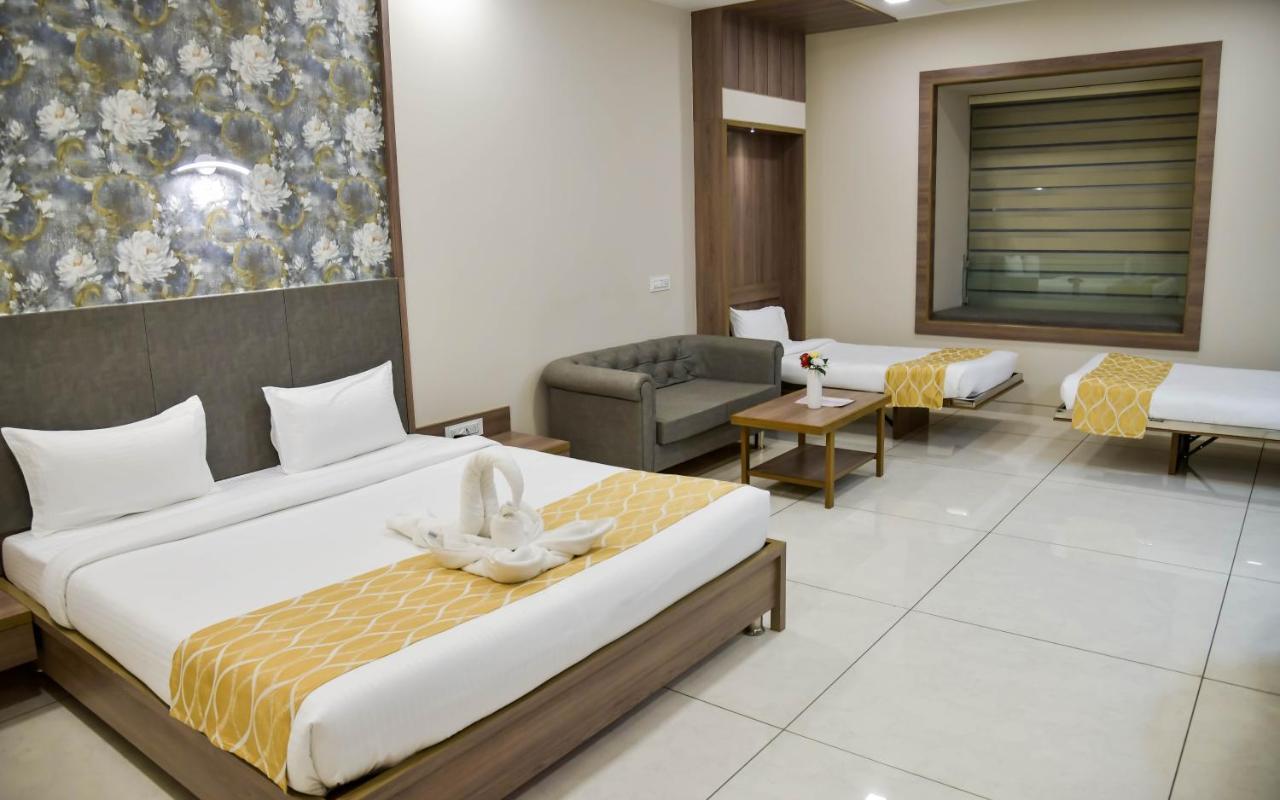 Shree Ganga Smb Hotels Udždžain Exteriér fotografie