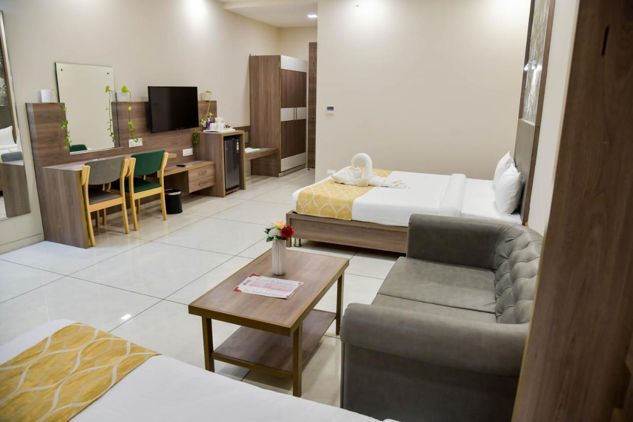 Shree Ganga Smb Hotels Udždžain Exteriér fotografie